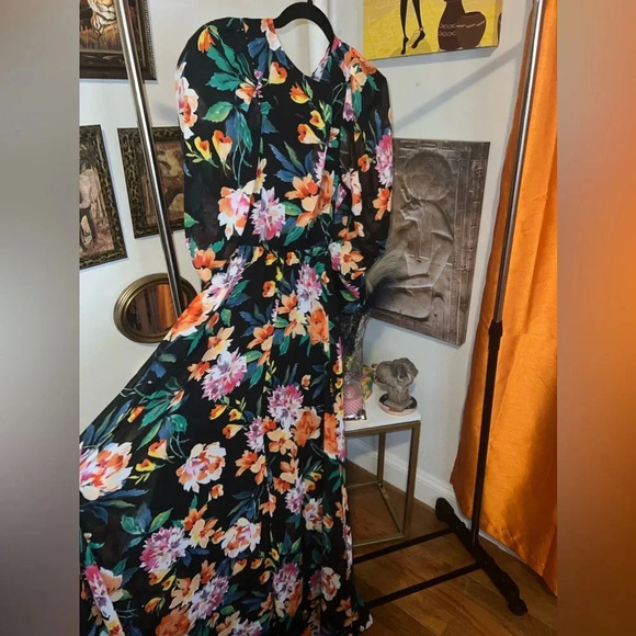 Fashion nova Dress - Picture 3 of 4